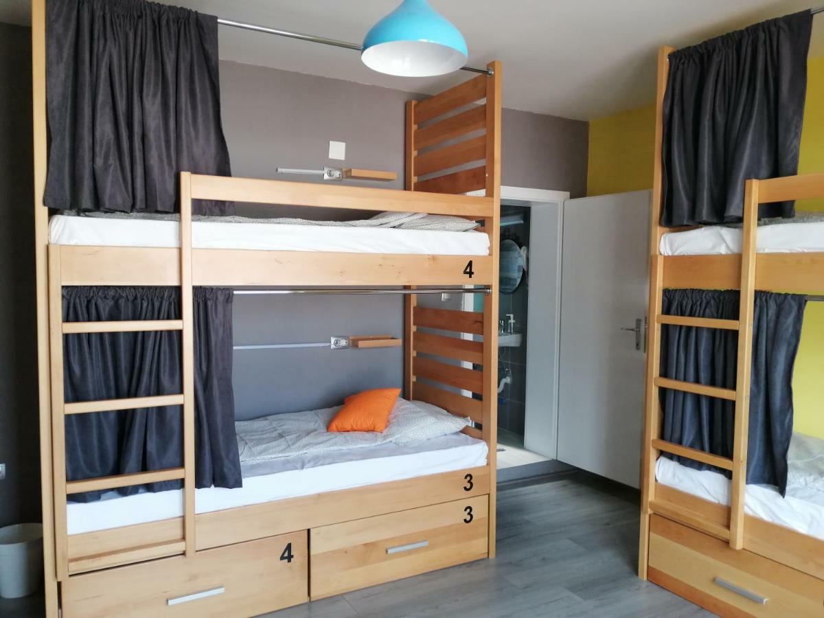 Old Town Hostel *
